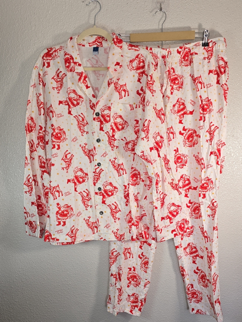 Old Navy White and Red Santa Print Holiday Pajama Set